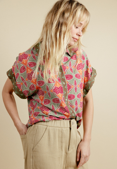 Grossiste EMILIE K PRET A PORTER - Top style chemise avec boutons à l'avant