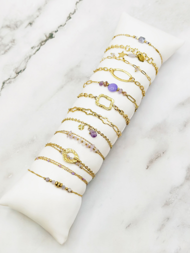 Grossiste Emily - 12 bracelets en acier inoxydable sur coussin Violet