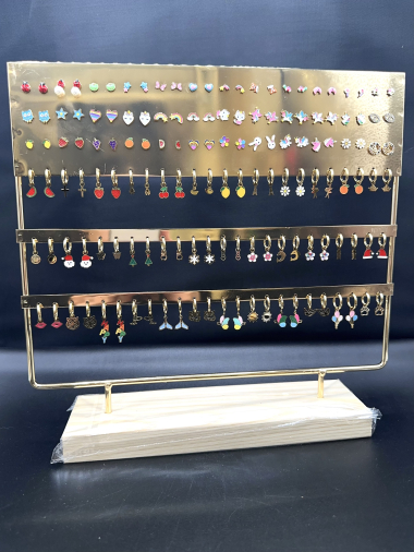 Wholesaler Emily - 72 steel earrings on display
