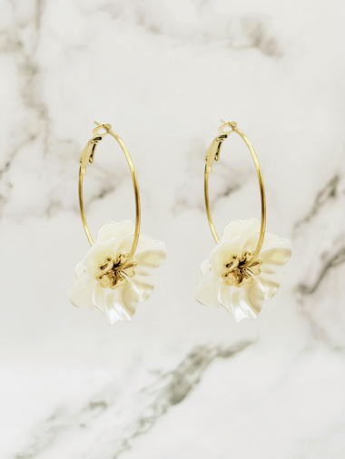 Grossiste Emily - Boucles d'oreilles en acier inoxydable Fleurs de Nacre