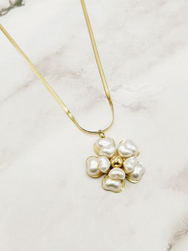 Grossiste Emily - Collier en acier inoxydable ajustable Fleur perle