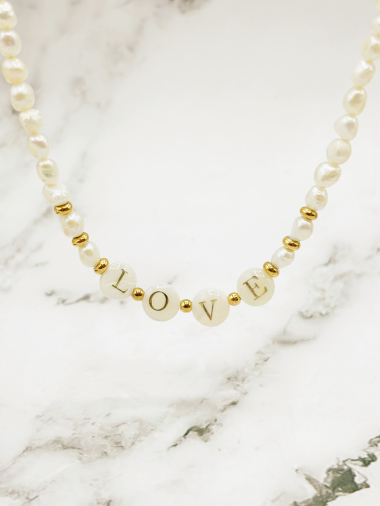 Grossiste Emily - Collier en acier inoxydable perles d'eau douce LOVE