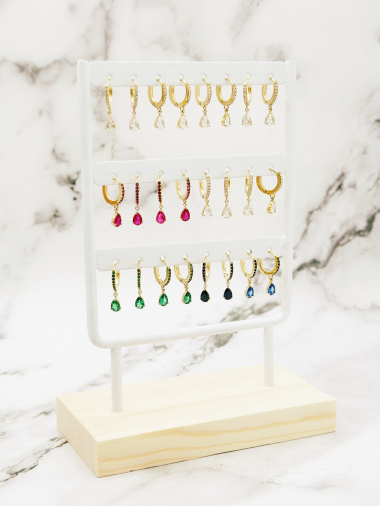 Grossiste Emily - Lot de 12 boucles d'oreilles en acier inoxydable sur présentoir