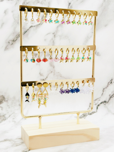 Großhändler Emily - Set mit 12 Ohrringen aus Edelstahl ausgestellt