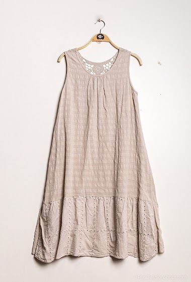 Großhändler Emma Dore - Perforated dress with embroidered back