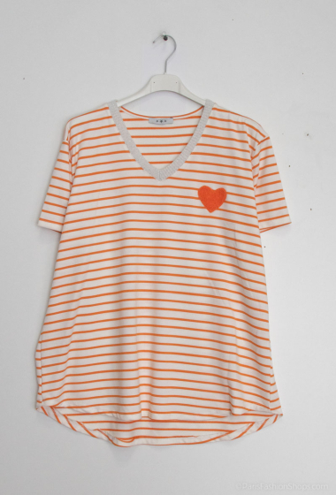 Grossiste Emma Dore - T-shirt col V à rayure, avec coeur