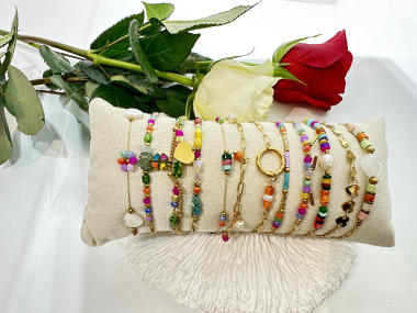 Wholesaler EMMASH BIJOUX - SET OF 12 BRACELETS DECORATED WITH CRYSTALS AND NATURAL STONES ON CUSHION