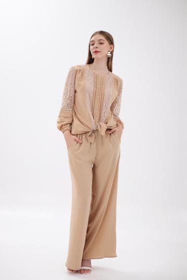 Wholesaler ESPRIT JESSICA - Beige shirt in crepe fabric and lace.