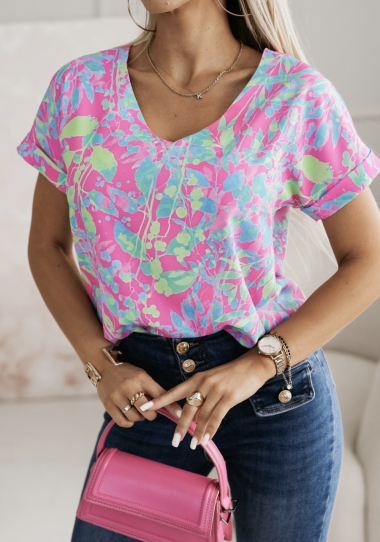 Großhändler Estee Brown - T-Shirt-Oberteil mit V-Ausschnitt und kurzen Ärmeln