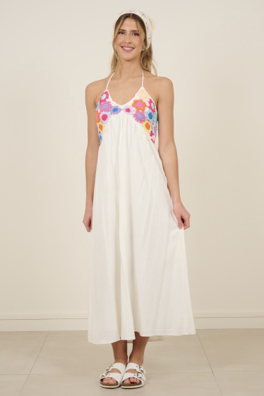 Wholesaler Feelkoo - backless dress with floral embroidered neckline