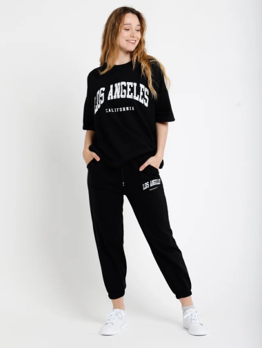 Wholesaler FEELOOK - Comfortable 'Los Angeles' T-shirt and Jogger Set