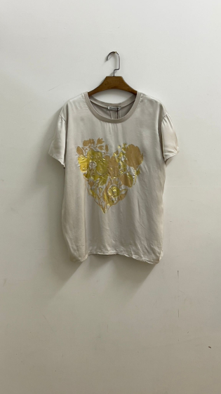 Grossiste For Her Paris - Top tshirt en coton uni avec un coeur doré col rond manches courtes