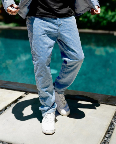 Wholesaler Frilivin - Wide-leg jeans with hole patterns