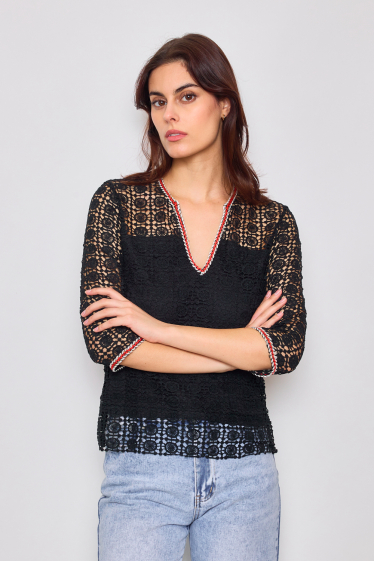 Wholesaler Frime Paris - Blouse with embroidered lace with long sleeves