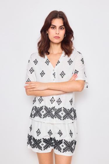 Wholesaler Frime Paris - Embroidered linen shirt