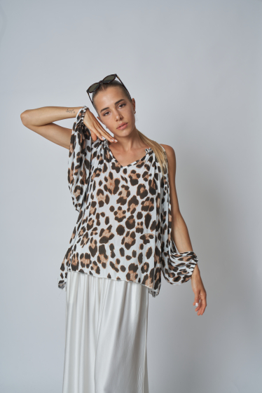 Wholesaler Garçonne - Leopard print open sleeve V-neck blouse