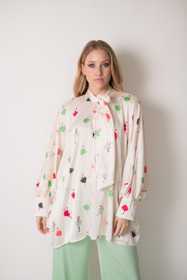Wholesaler Garçonne - Printed satin blouse with bow pattern