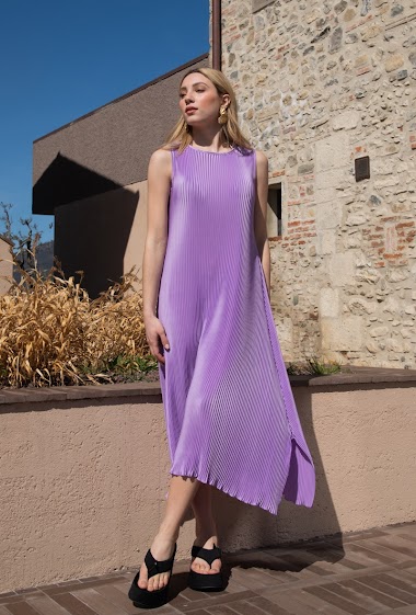 Wholesaler Garçonne - Long plain satin sleeveless pleated dress with round neck
