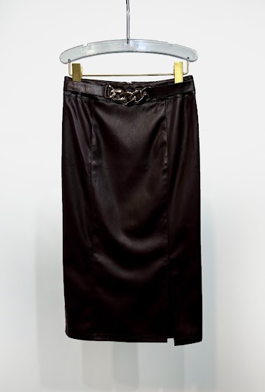 Pencil skirt in faux leather with slit