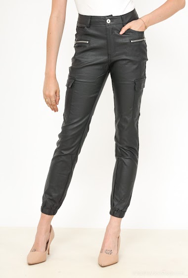 Großhändler Girl Vivi - Fake leather cargo pants