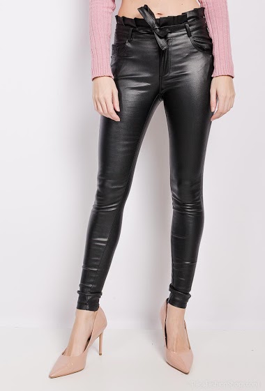 Wholesaler Girl Vivi - Fake leather pants with belt