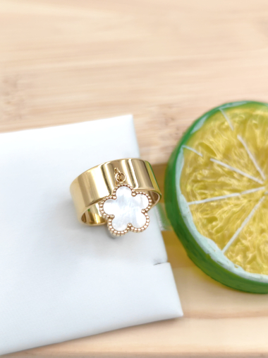 Großhändler Glam Chic - Charm-Ring mit Perlmuttblume aus Edelstahl