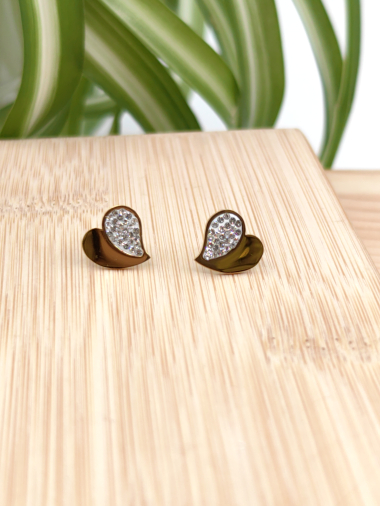 Wholesaler Glam Chic - Half rhinestone heart earring in stainless steel