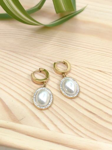 Grossiste Glam Chic - Boucle d'oreille créole ovale avec perle et strass en acier inoxydable