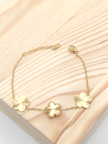 Grossiste Glam Chic - Bracelet 3 pendent fleur en acier inoxydable