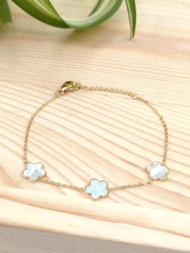 Grossiste Glam Chic - Bracelet 3 pendent fleur en acier inoxydable