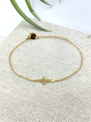 Grossiste Glam Chic - Bracelet croix en acier inoxydable