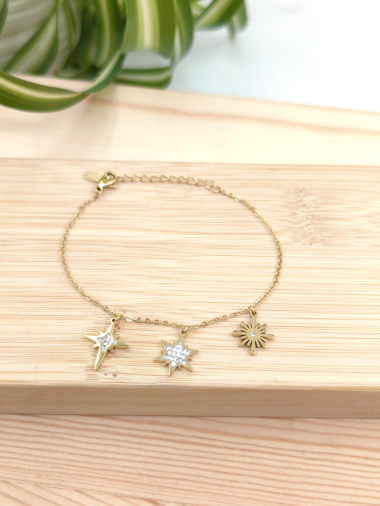 Grossiste Glam Chic - Bracelet étoiles avec strass en acier inoxydable