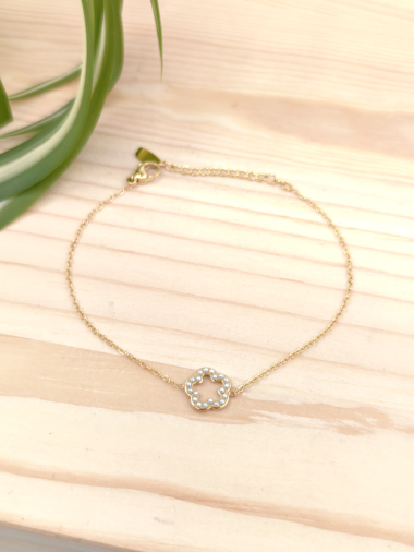 Grossiste Glam Chic - Bracelet fleur avec perle en acier inoxydable