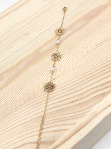 Grossiste Glam Chic - Bracelet fleur nacre avec perle en acier inoxydable
