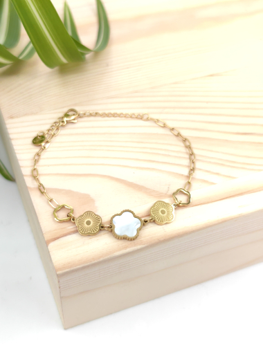 Wholesaler Glam Chic - Mother-of-pearl flower bracelet in stainless steel