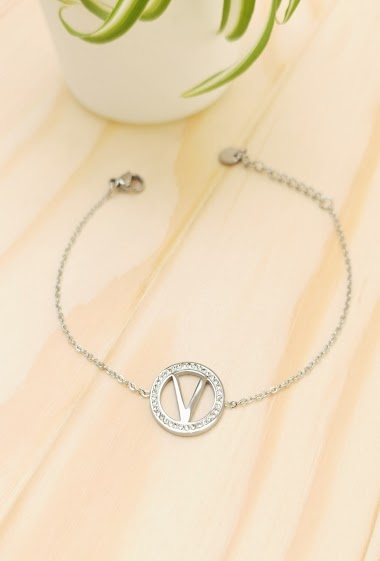 Wholesaler Glam Chic - Stainless steel alphabet letter V bracelet