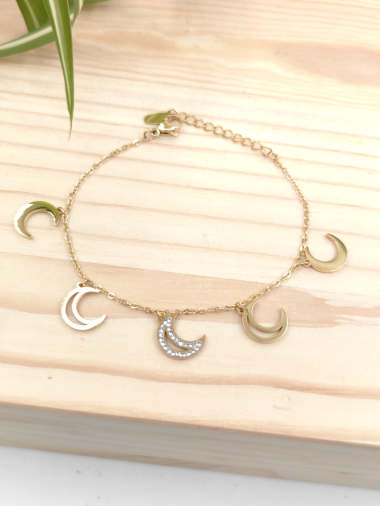 Wholesaler Glam Chic - Moon pendant bracelet with rhinestones in stainless steel