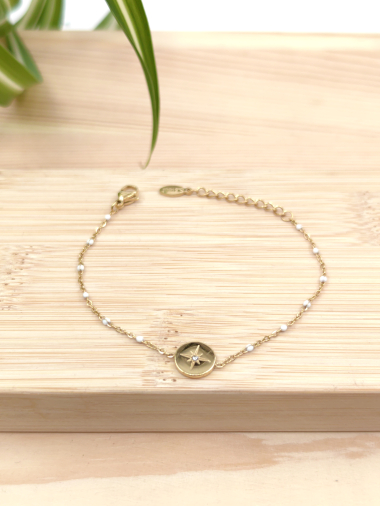 Grossiste Glam Chic - Bracelet perle couleur avec etoile en acier inoxydable