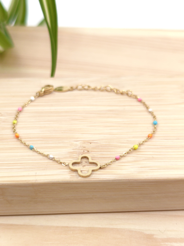 Wholesaler Glam Chic - Color pearl bracelet with stainless steel clover