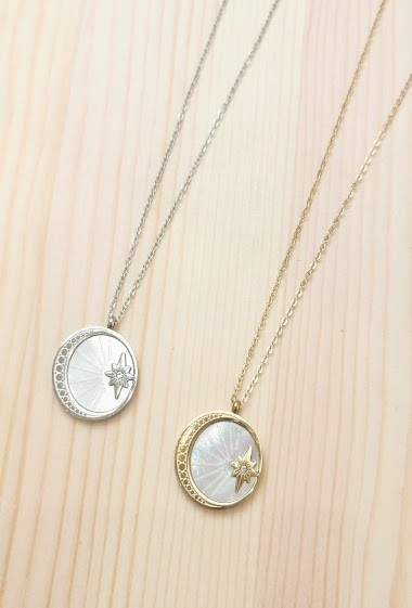 Grossiste Glam Chic - Collier cercle nacre avec lune et étoile en acier inoxydable