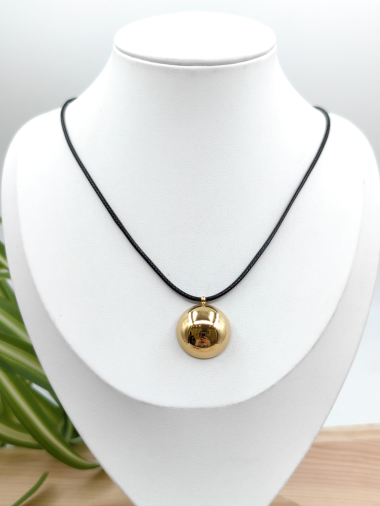 Wholesaler Glam Chic - Stainless steel round pendant cord necklace