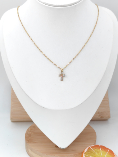 Grossiste Glam Chic - Collier croix avec strass en acier inoxydable