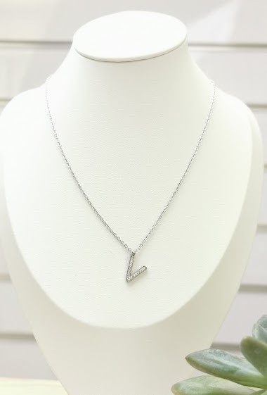 Wholesaler Glam Chic - Stainless Steel Alphabet Letter V Necklace