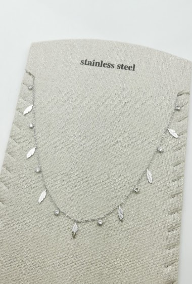 Wholesaler Glam Chic - Stainless steel leaf and rhinestone tassel necklace