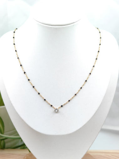 Grossiste Glam Chic - Collier perle couleur avec strass en acier inoxydable