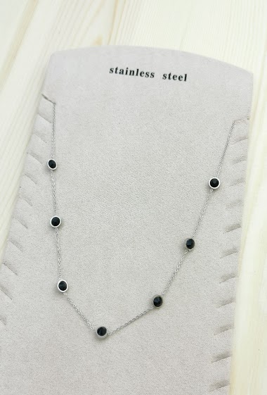Wholesaler Glam Chic - Stainless steel embossed black rhinestone necklace