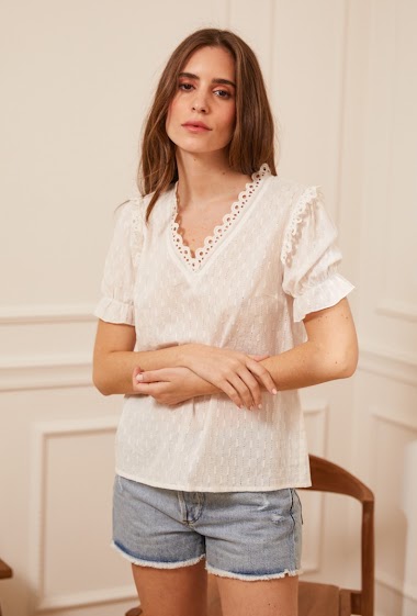 Spotted textured blouse