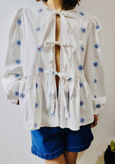 Grossiste Graciela Paris - blouse en coton à nouer, fleurs brodées