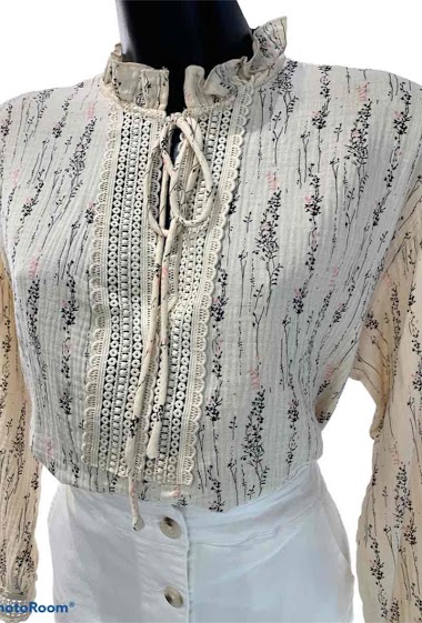 Grossiste Graciela Paris - Blouse en gaze de coton imprimée. details du col et manches en dentelle