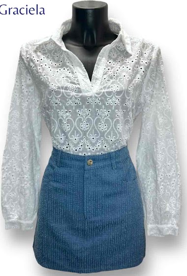 Wholesaler Graciela Paris - Sleeveless shirt with ruffle at the shoulders.